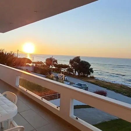 Вилла Blue And White Loutra Elevtheron