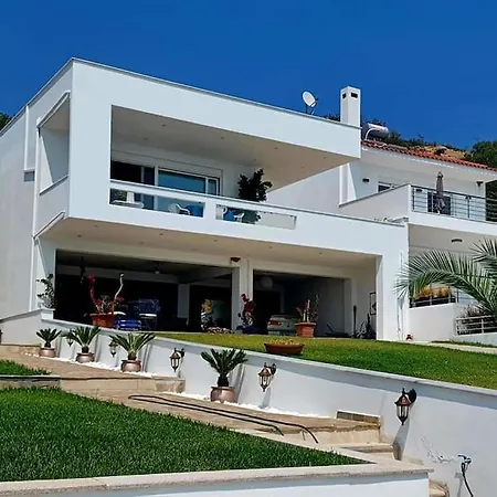 Blue And White Villa Loutra Elevtheron