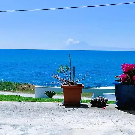 Blue And White Villa Loutra Elevtheron