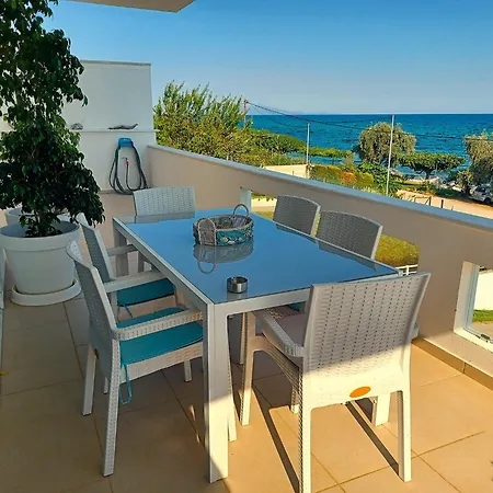 Blue And White Villa Loutra Elevtheron
