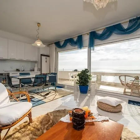 Blue And White Вилла Loutra Elevtheron