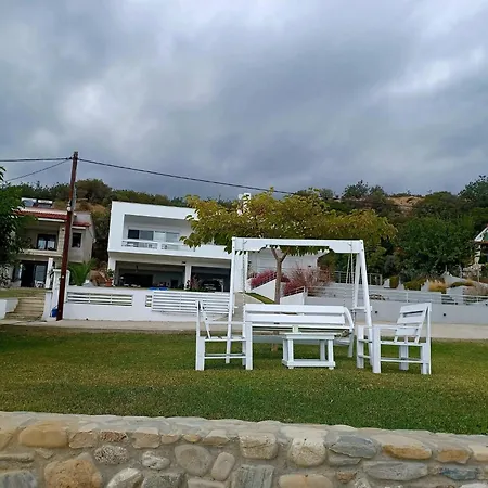 Blue And White Вилла Loutra Elevtheron