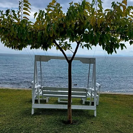 Blue And White Вилла Loutra Elevtheron