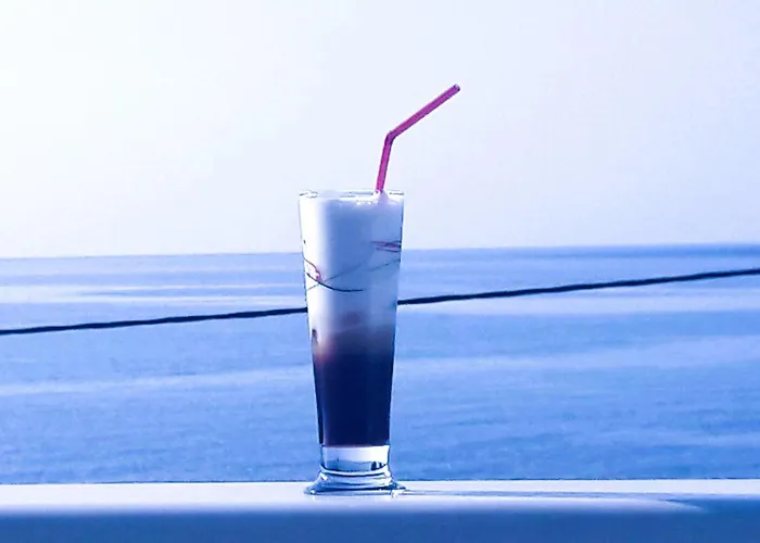 Blue And White Villa Loutra Elevtheron