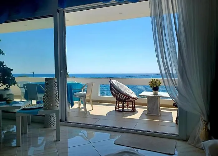 Blue And White Villa Loutra Elevtheron