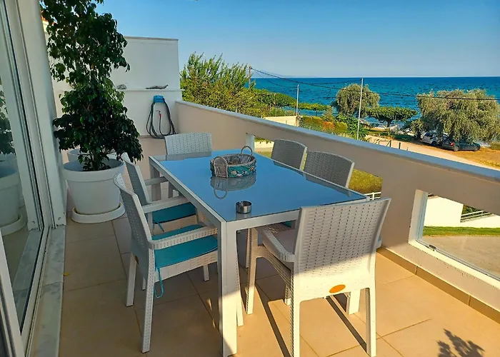 Blue And White Villa Loutra Elevtheron