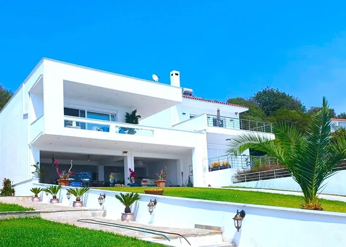 Blue And White Villa Loutra Elevtheron