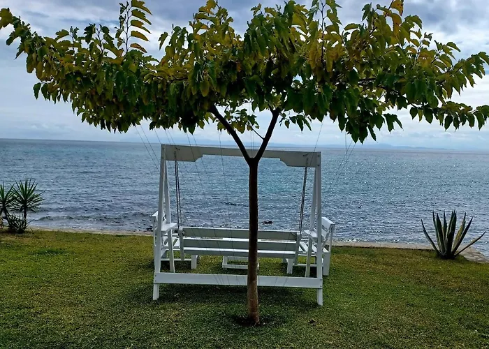 Blue And White Villa Loutra Elevtheron